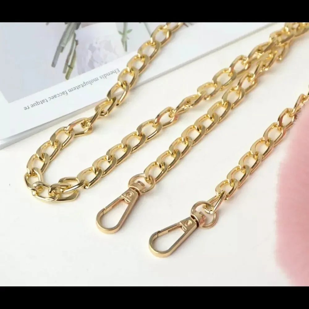 ‎PLUSH HEART SHAPED BAG WITH GOLDTONE CHAIN